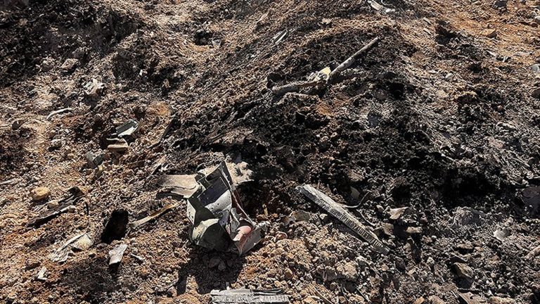 Axios: İran'da düşürülen ABD'ye ait savaş uçağındaki iki pilottan biri kurtarıldı