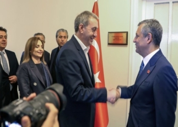 DEM Parti heyeti CHP Genel Başkanlığından alınan Özgür Özel ile bir araya geldi
