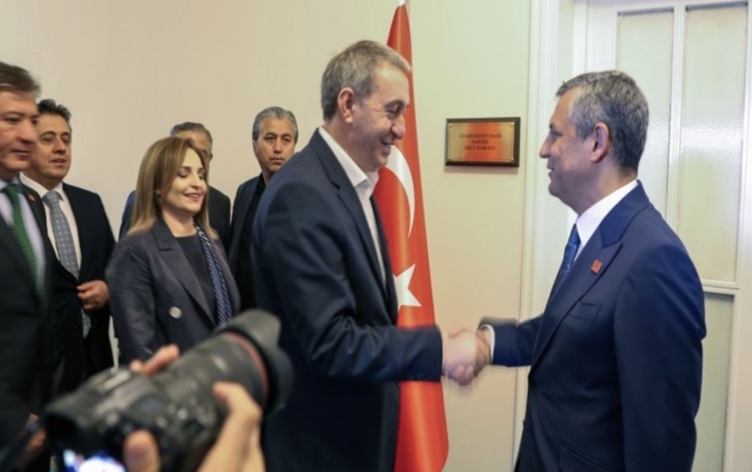 DEM Parti heyeti CHP Genel Başkanlığından alınan Özgür Özel ile bir araya geldi