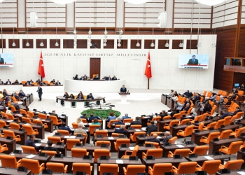PKK'nin silahsızlandırılıp, dağdan inmesi içerikli yasa TBMM'de kabul edildi