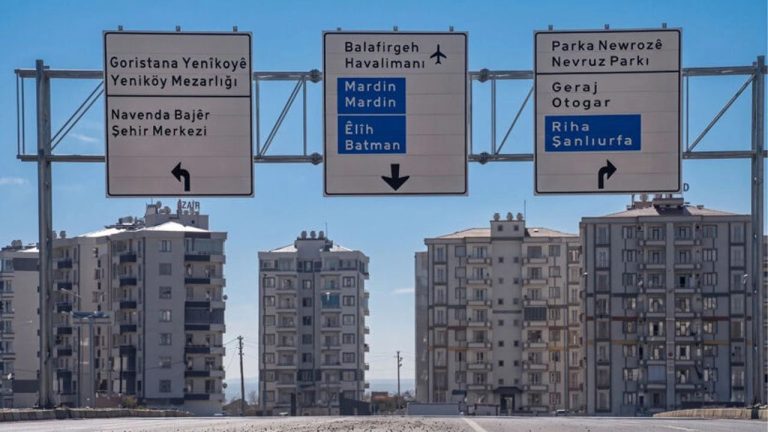 12 yıllık Kürtçe tabelalar ile 14 yıllık Zazaca seçmeli ders uygulaması çerçeve yasaya bağlandı