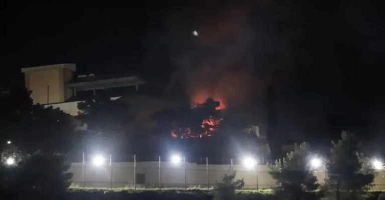 İran Doğu Kürdistanlıların kaldığı mülteci kampı vurdu, onlaca bina alev aldı